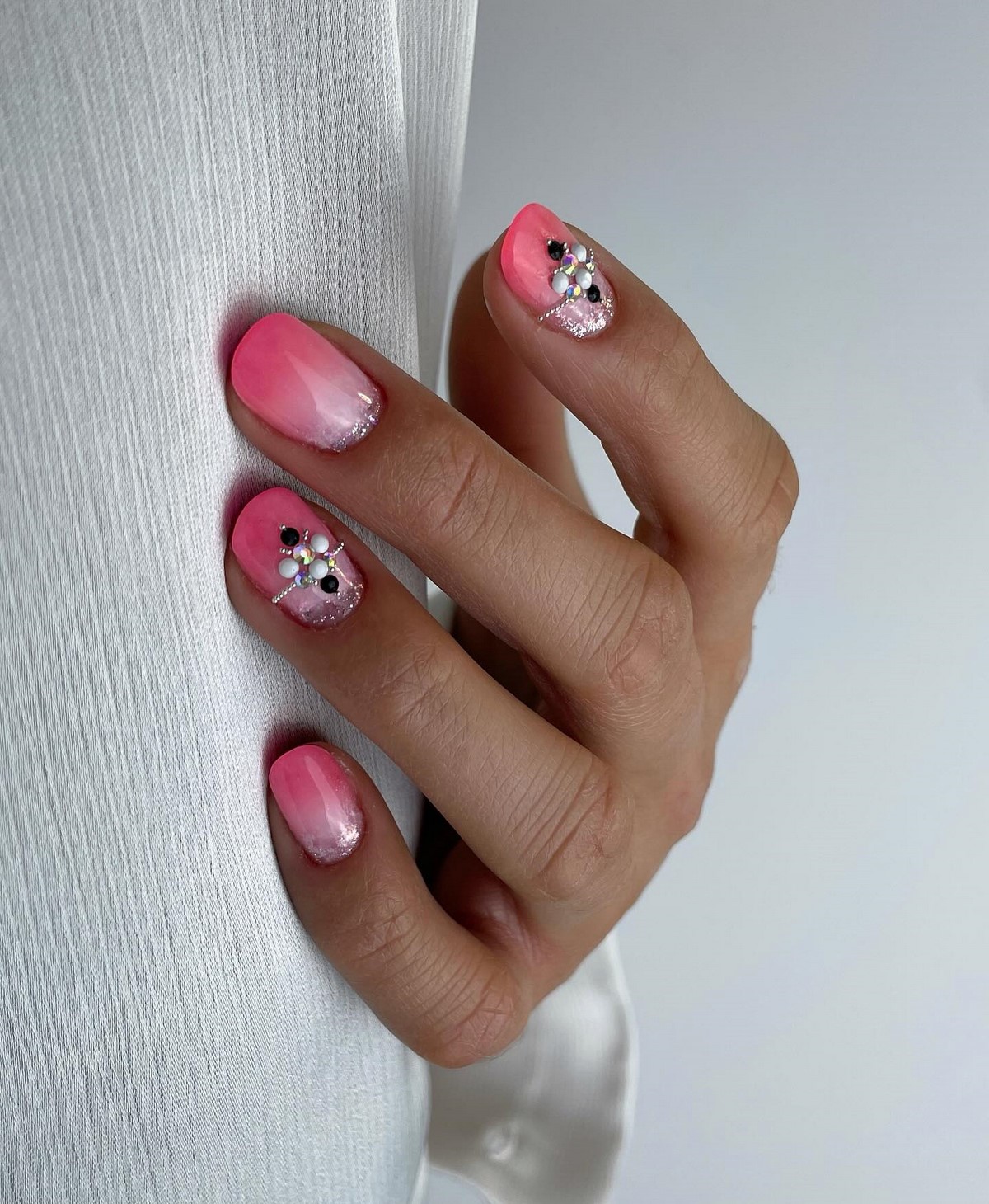 Розовый маникюр весны 2026: оттенки в тренде