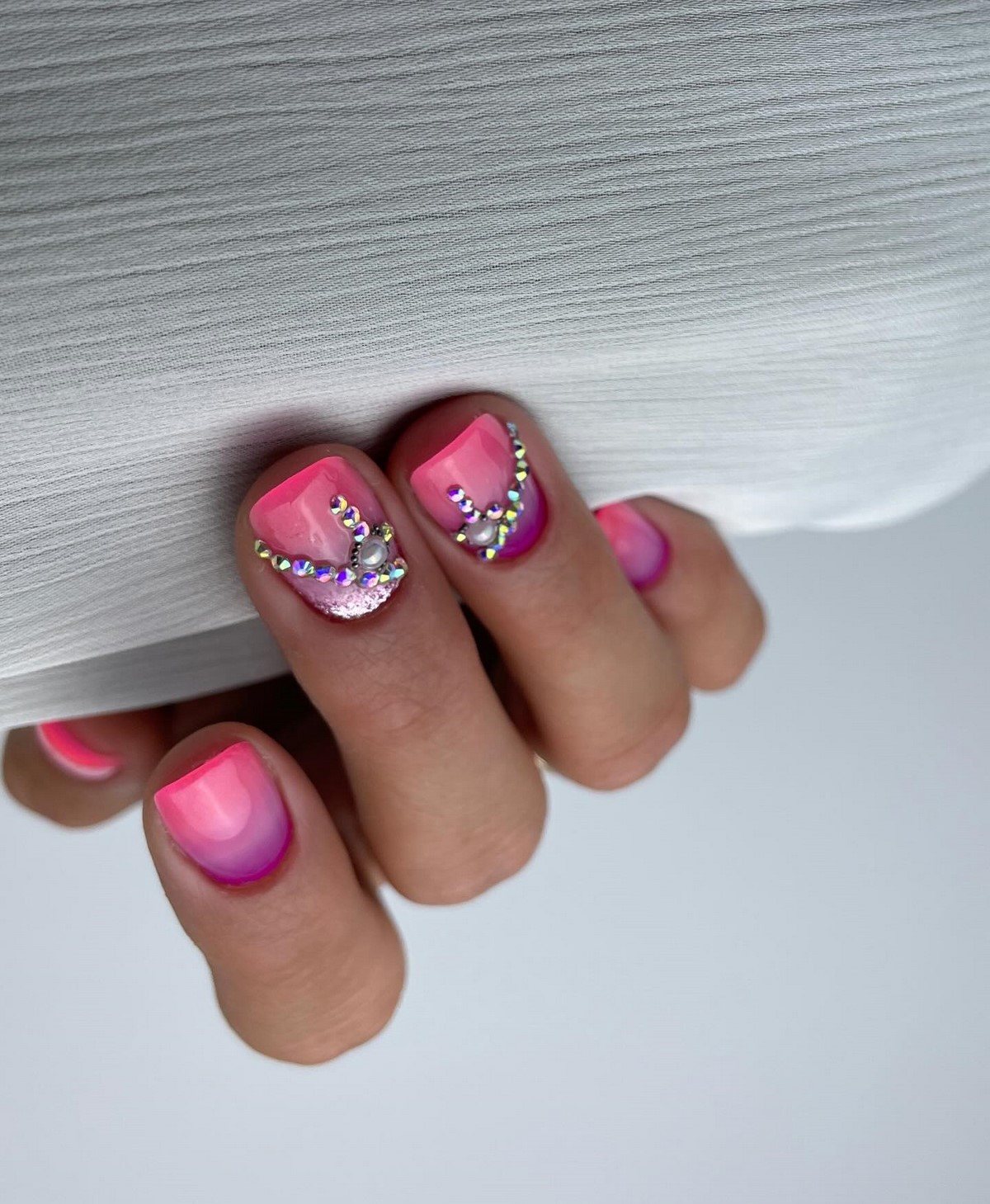 Розовый маникюр весны 2026: оттенки в тренде