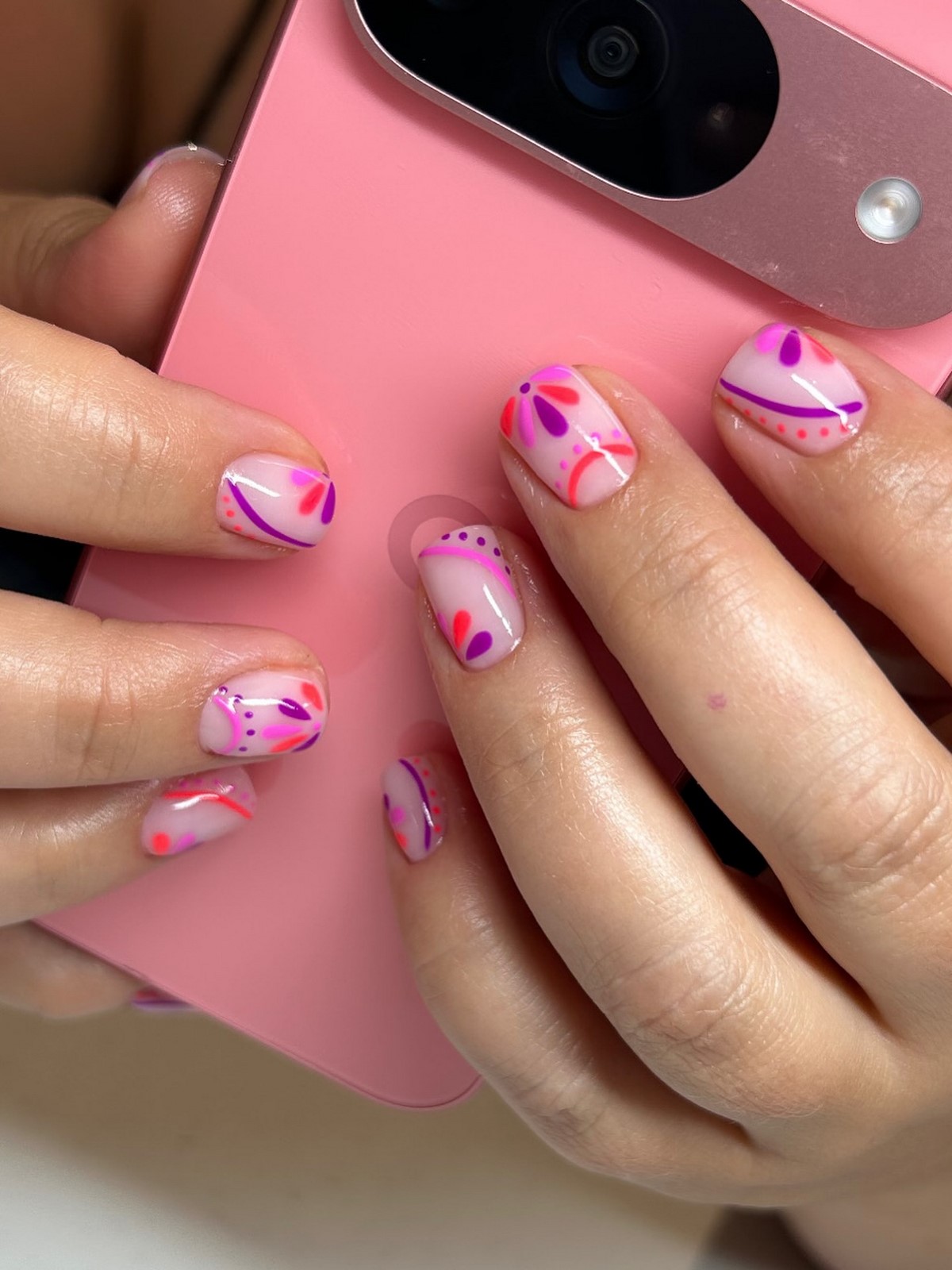 Розовый маникюр весны 2026: оттенки в тренде