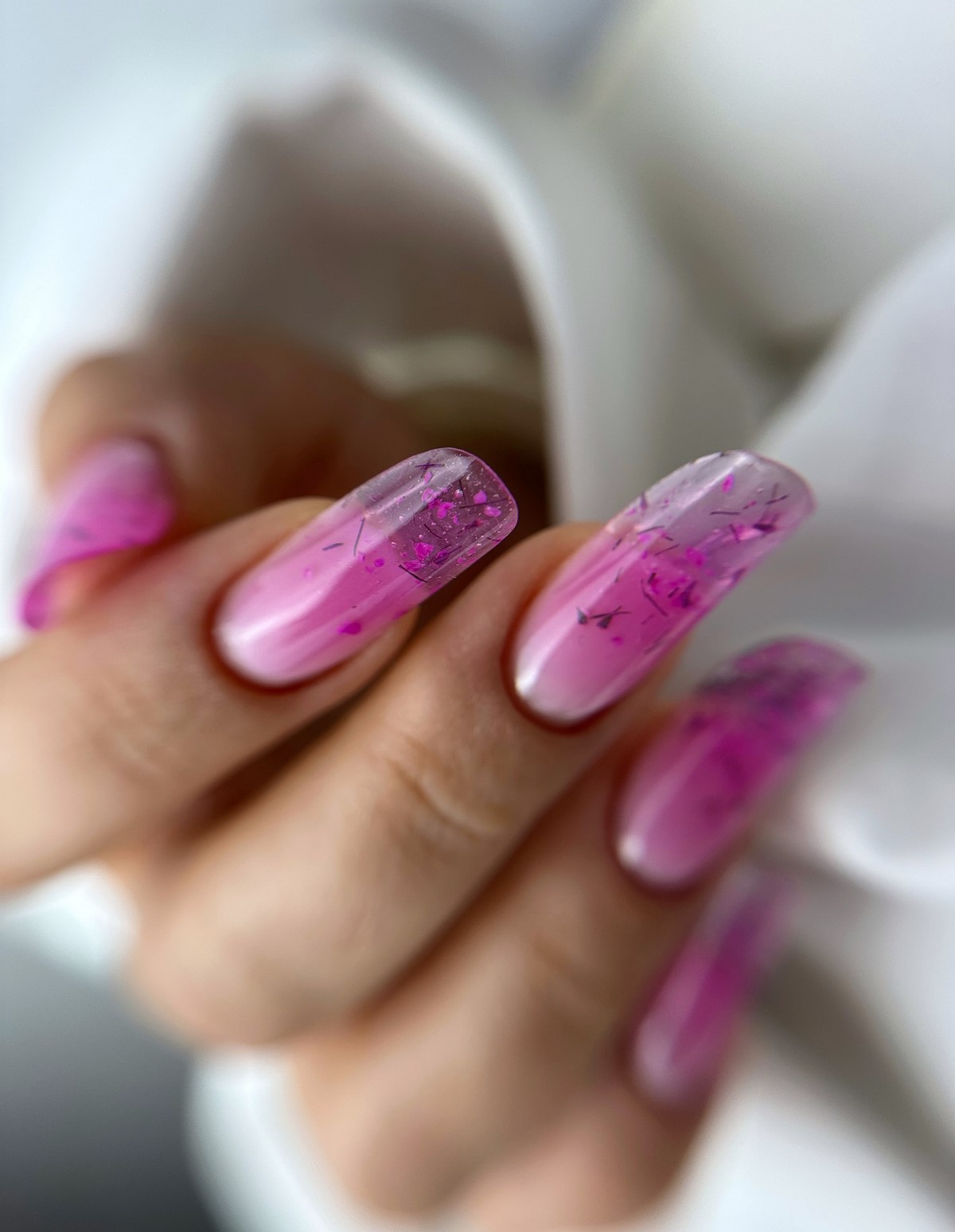 Розовый маникюр весны 2026: оттенки в тренде