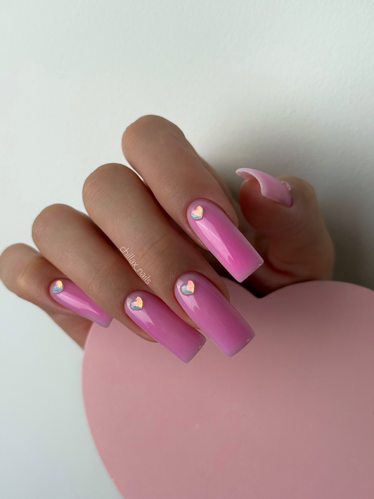 Розовый маникюр весны 2026: оттенки в тренде