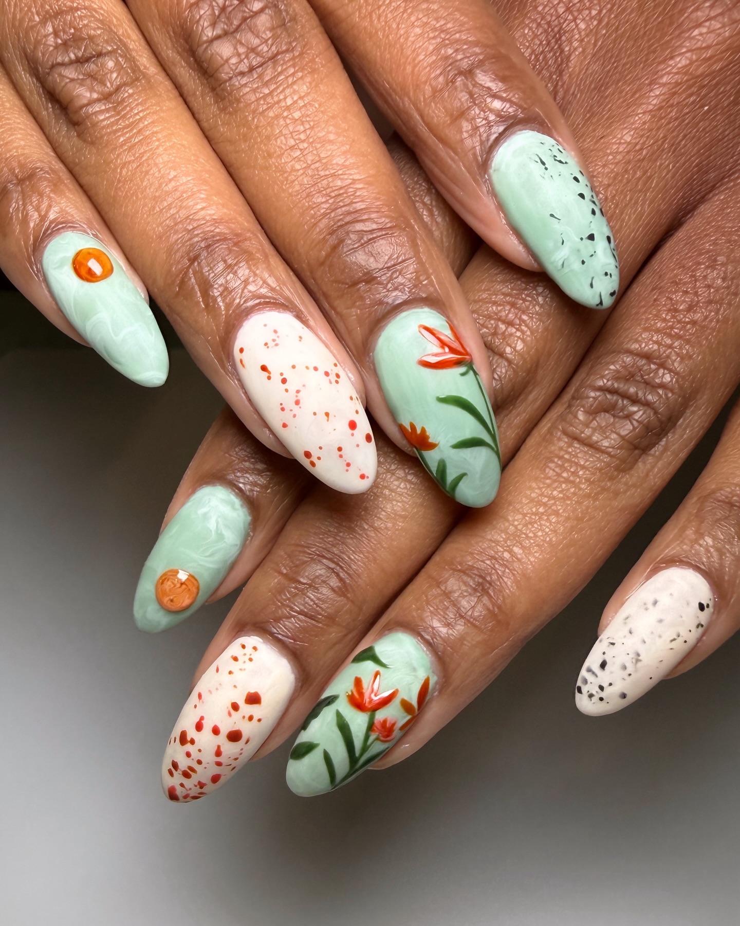 Цветочный маникюр возвращается: самые свежие идеи весны