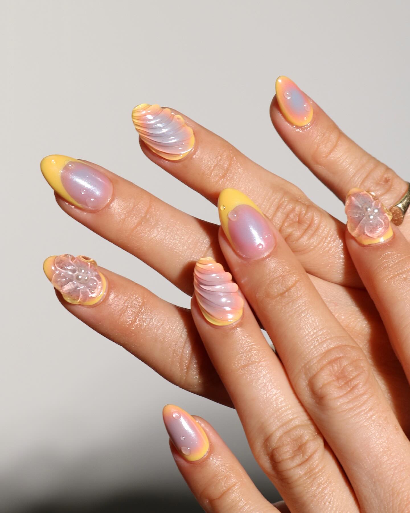 Цветочный маникюр возвращается: самые свежие идеи весны