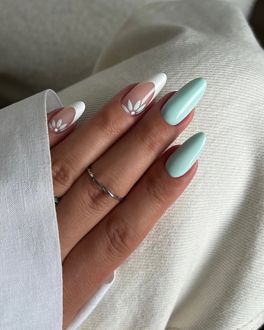 Цветочный маникюр возвращается: самые свежие идеи весны