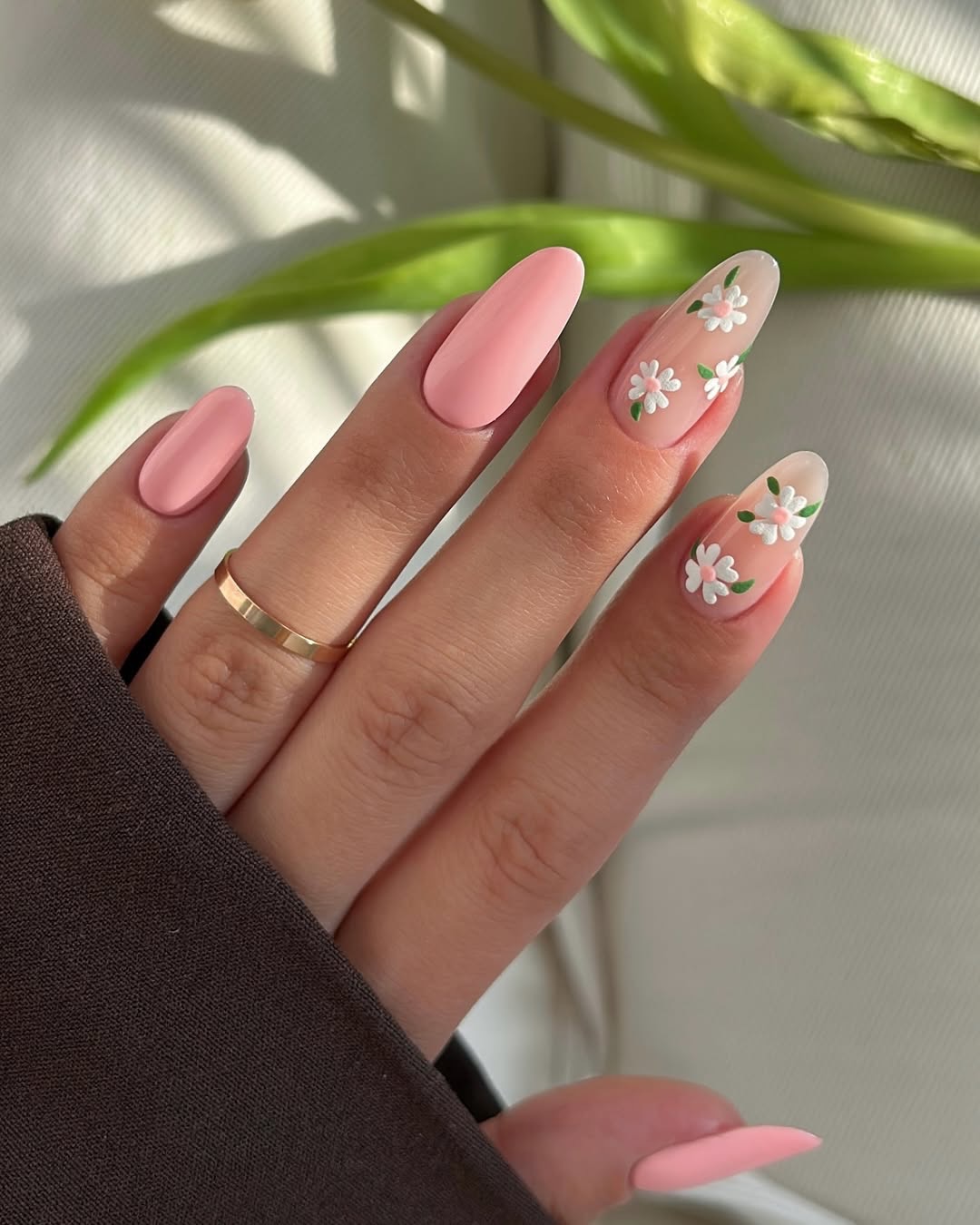 Цветочный маникюр возвращается: самые свежие идеи весны
