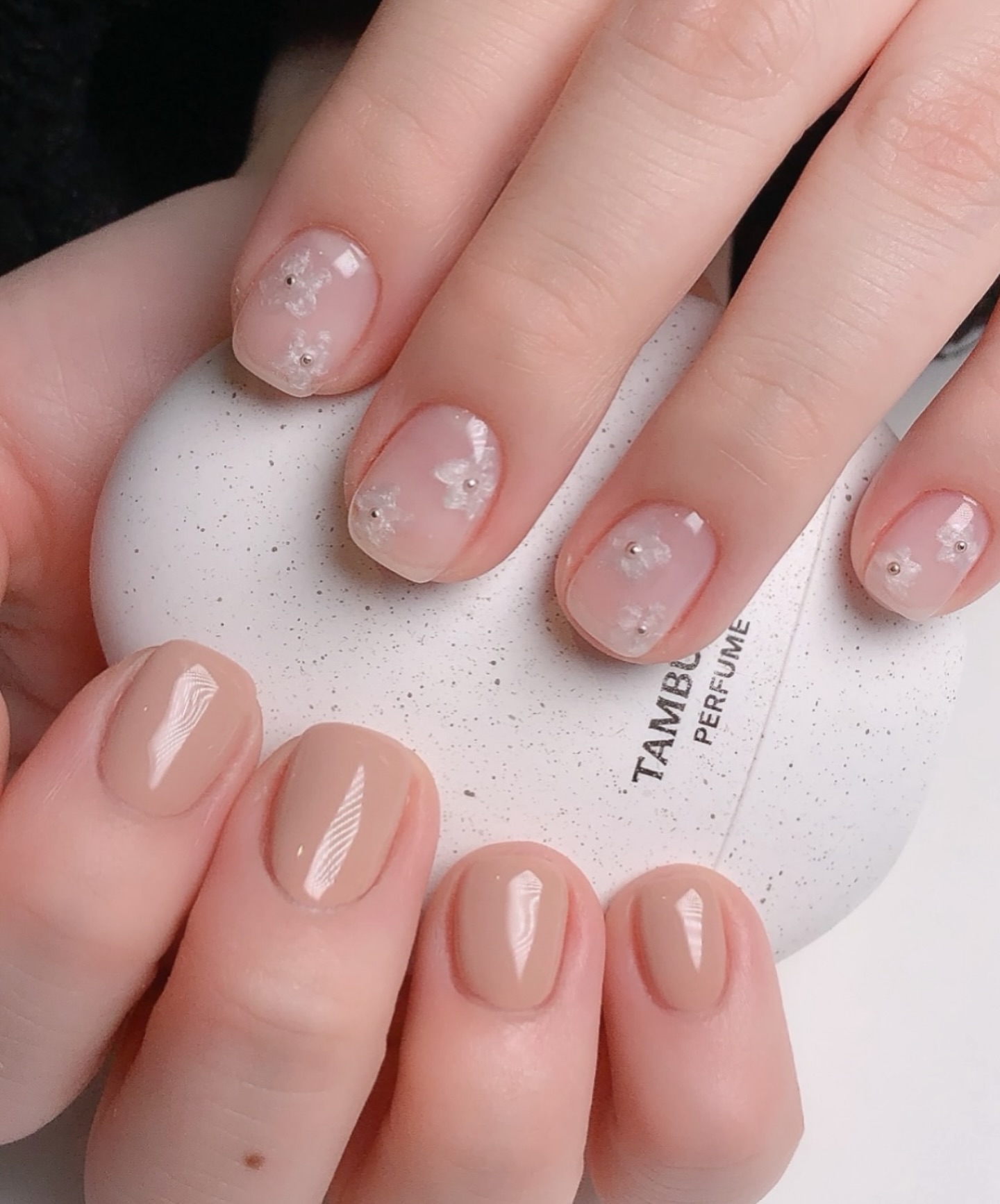 Цветочный маникюр возвращается: самые свежие идеи весны