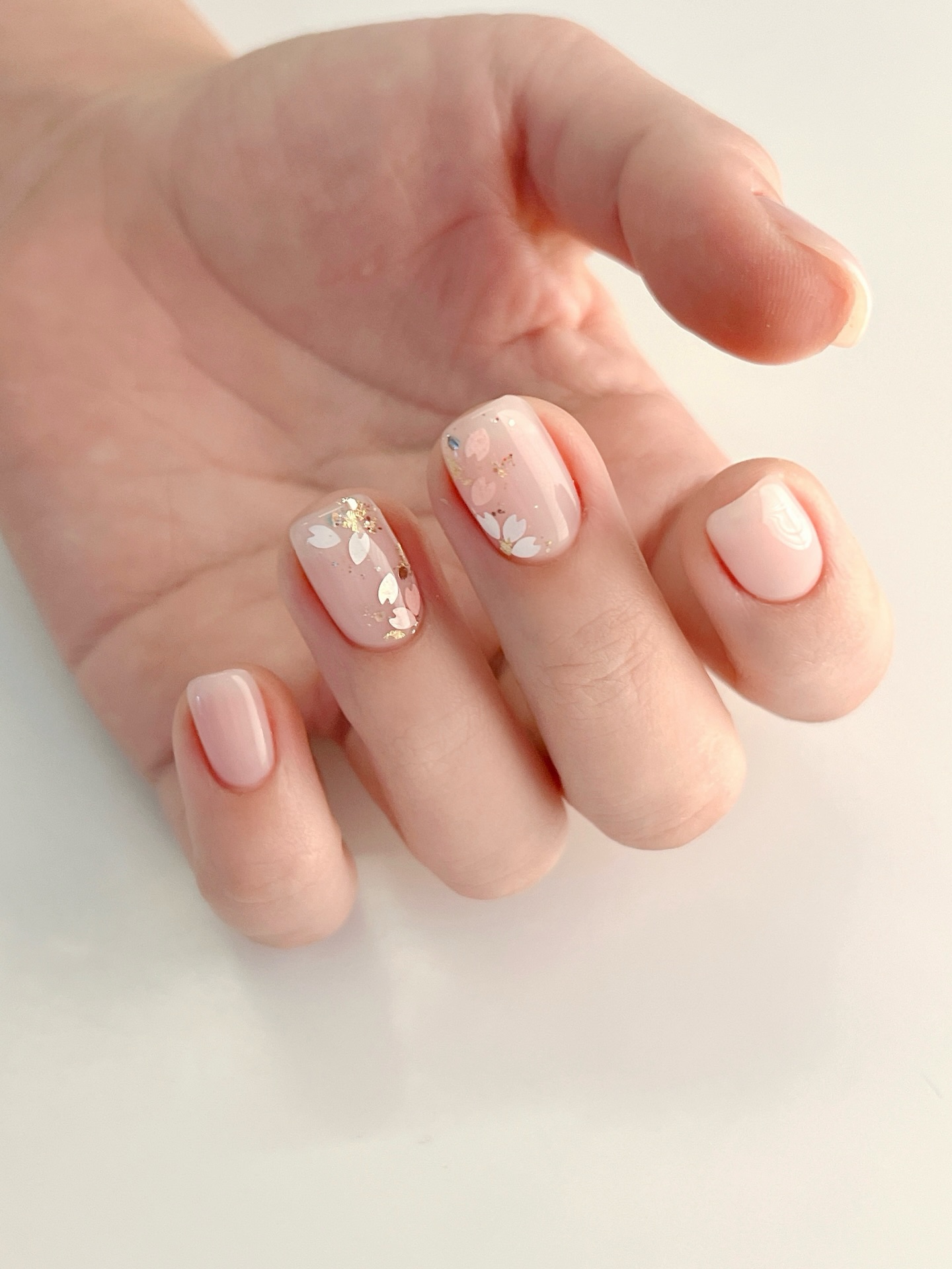 Цветочный маникюр возвращается: самые свежие идеи весны