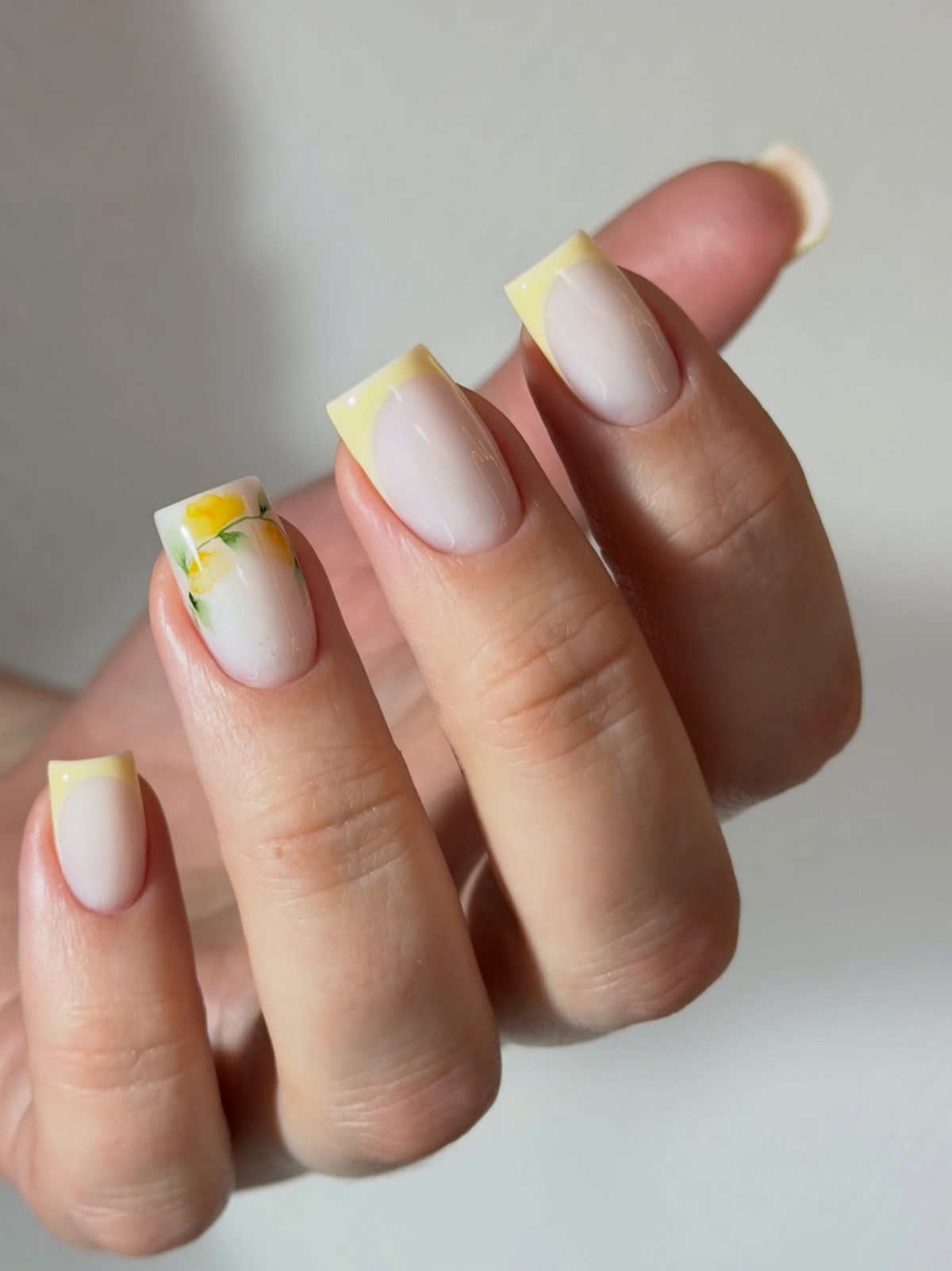 Весенний френч на апрель 2026: какой вариант действительно стоит выбрать