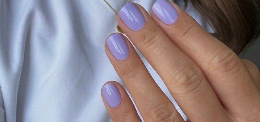 Лиловый маникюр апреля 2026: оттенки на коротких ногтях