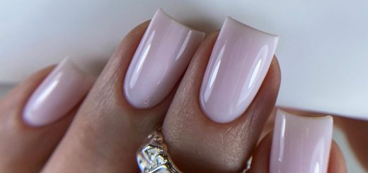 Светлый маникюр: 25 идей с чистым покрытием на ногтях