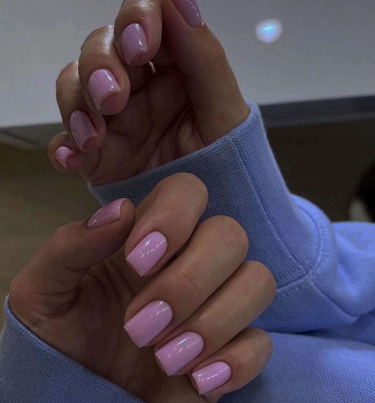 Один цвет или сочетание: какой маникюр выглядит чище в 2026