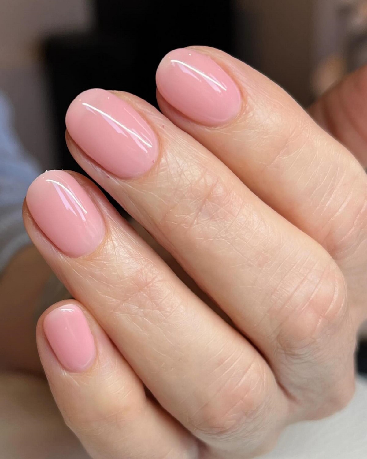 Светлый маникюр: 25 идей с чистым покрытием на ногтях