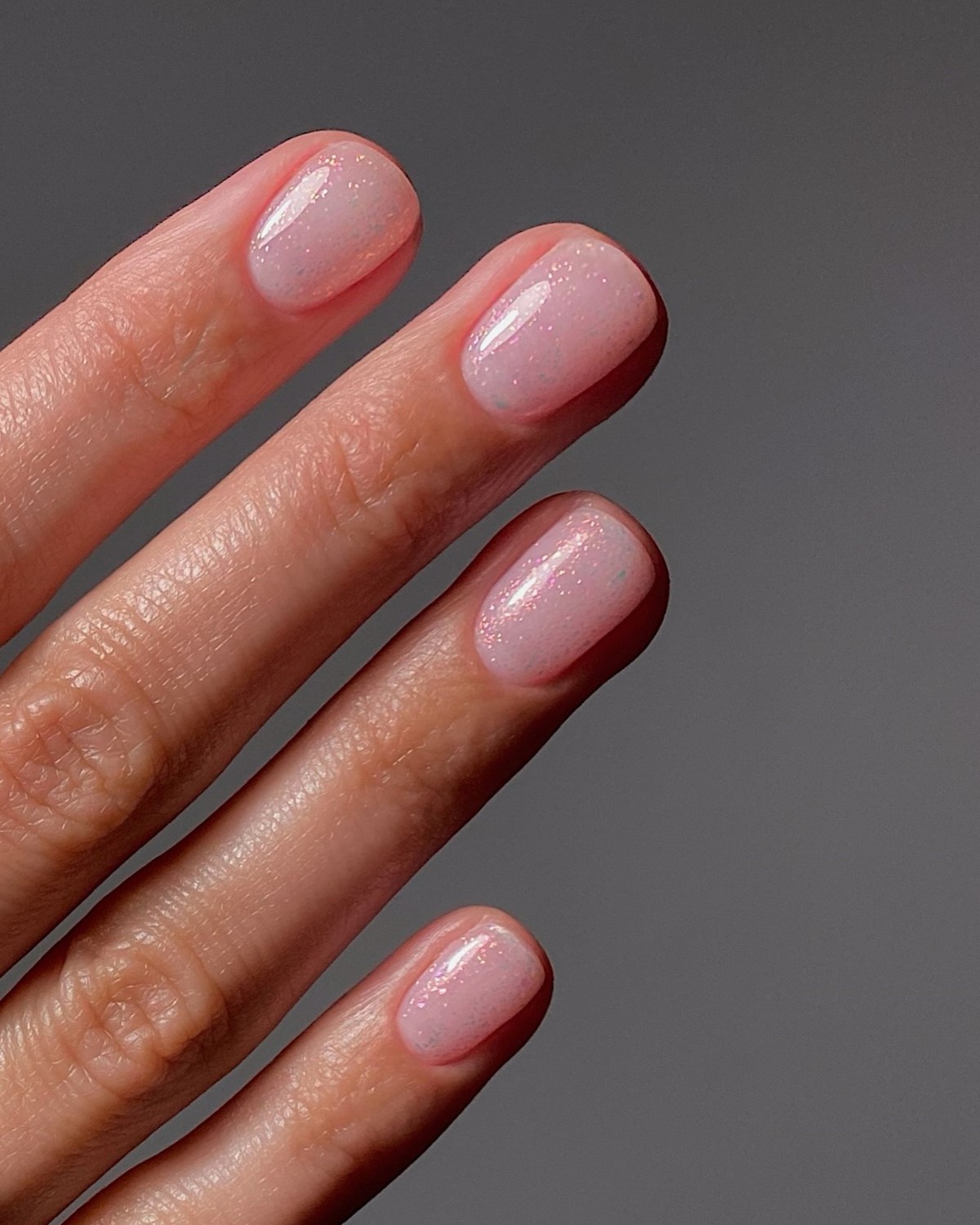 Светлый маникюр: 25 идей с чистым покрытием на ногтях