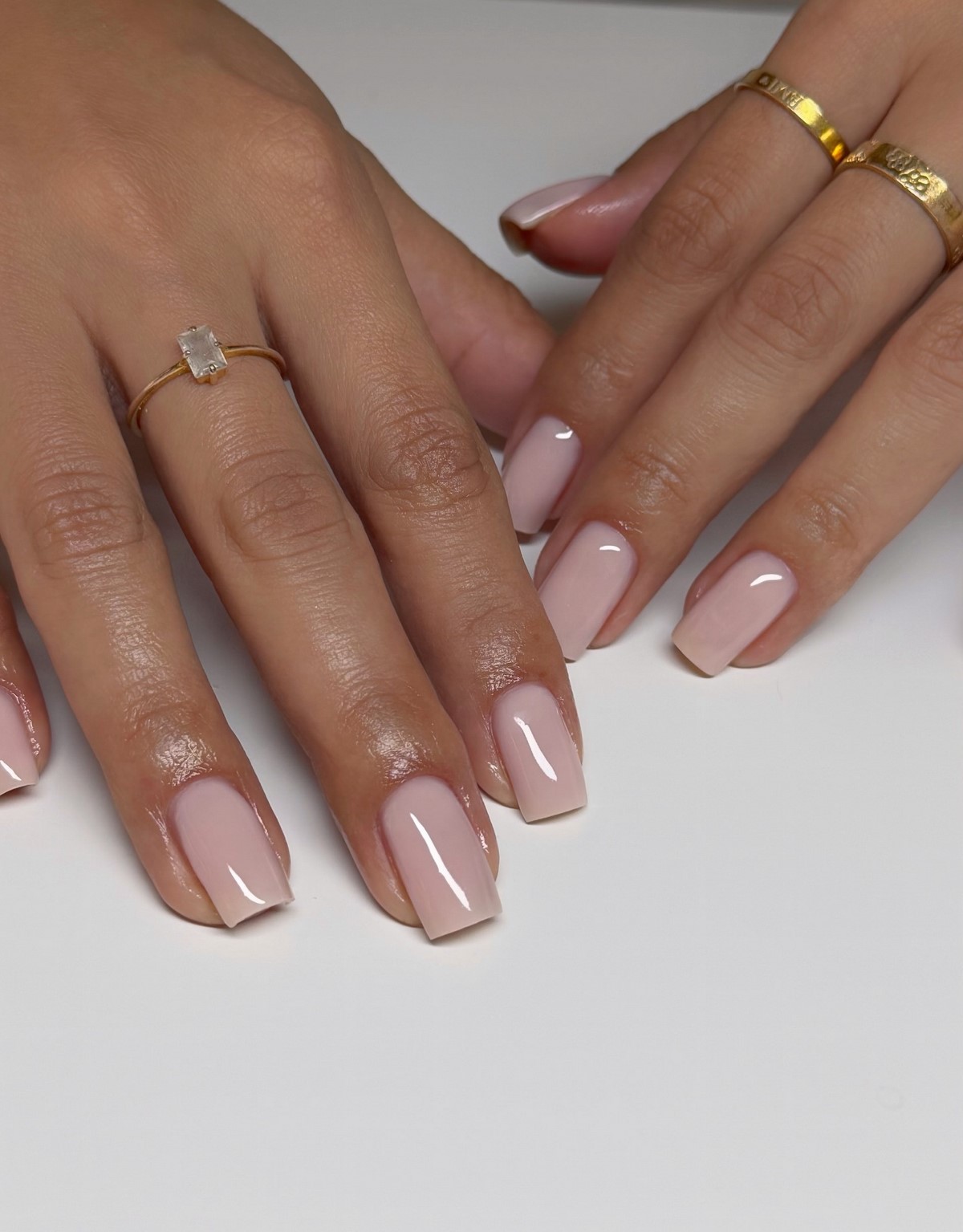 Маникюр, который резко набирает популярность и вытесняет привычные варианты