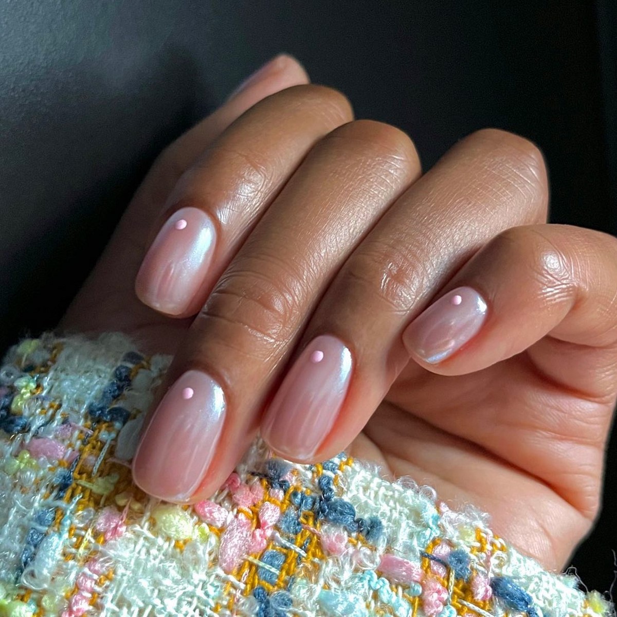 Маникюр с одной деталью: акцент без лишнего дизайна