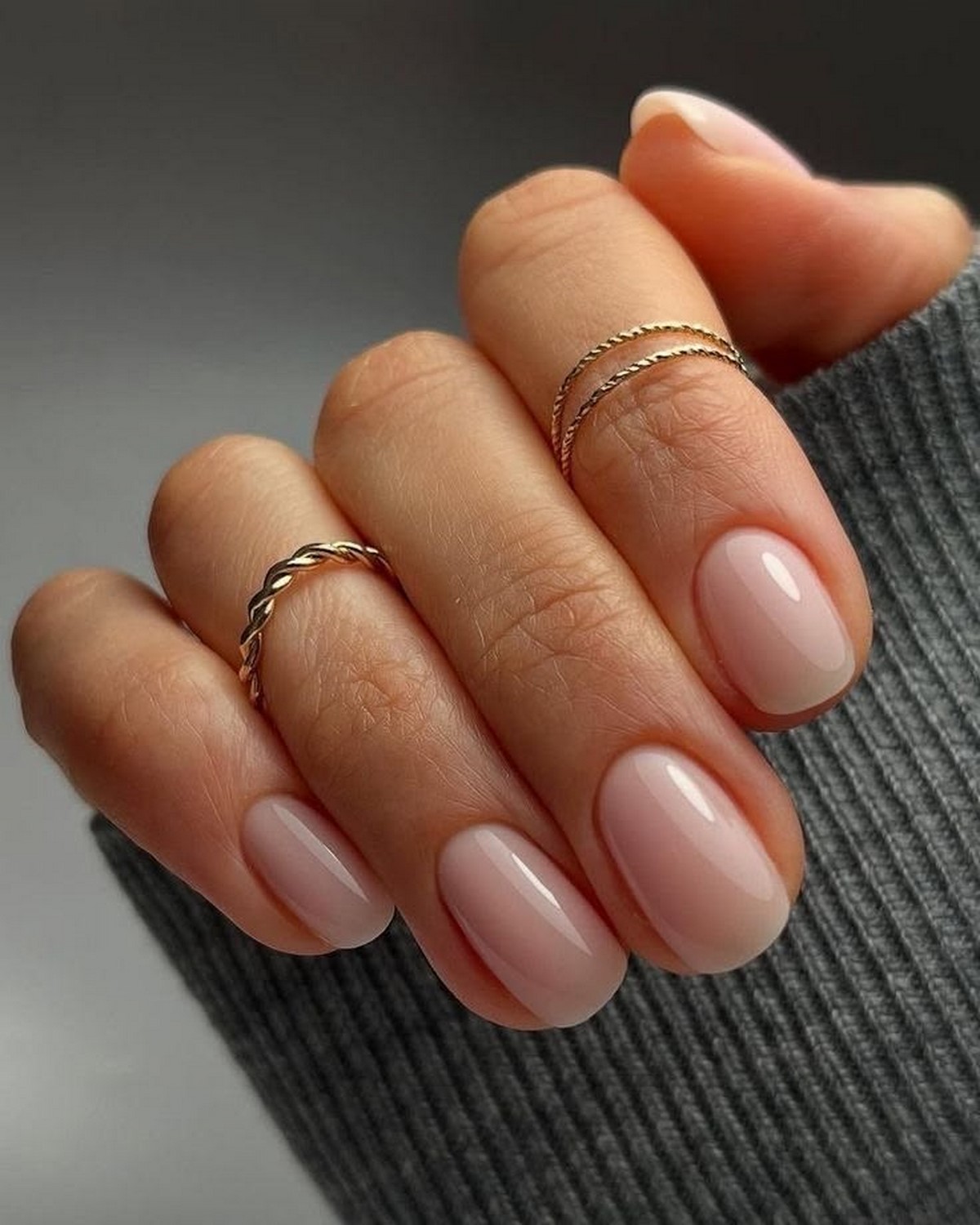 Светлый маникюр: 25 идей с чистым покрытием на ногтях