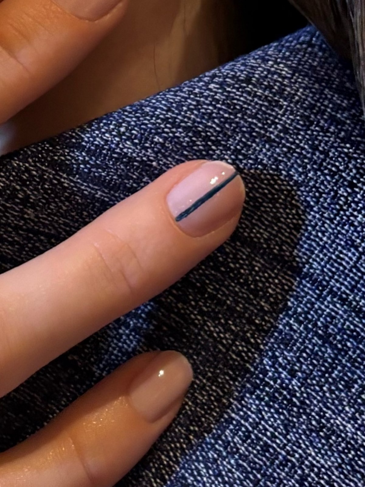 Маникюр с одной деталью: акцент без лишнего дизайна