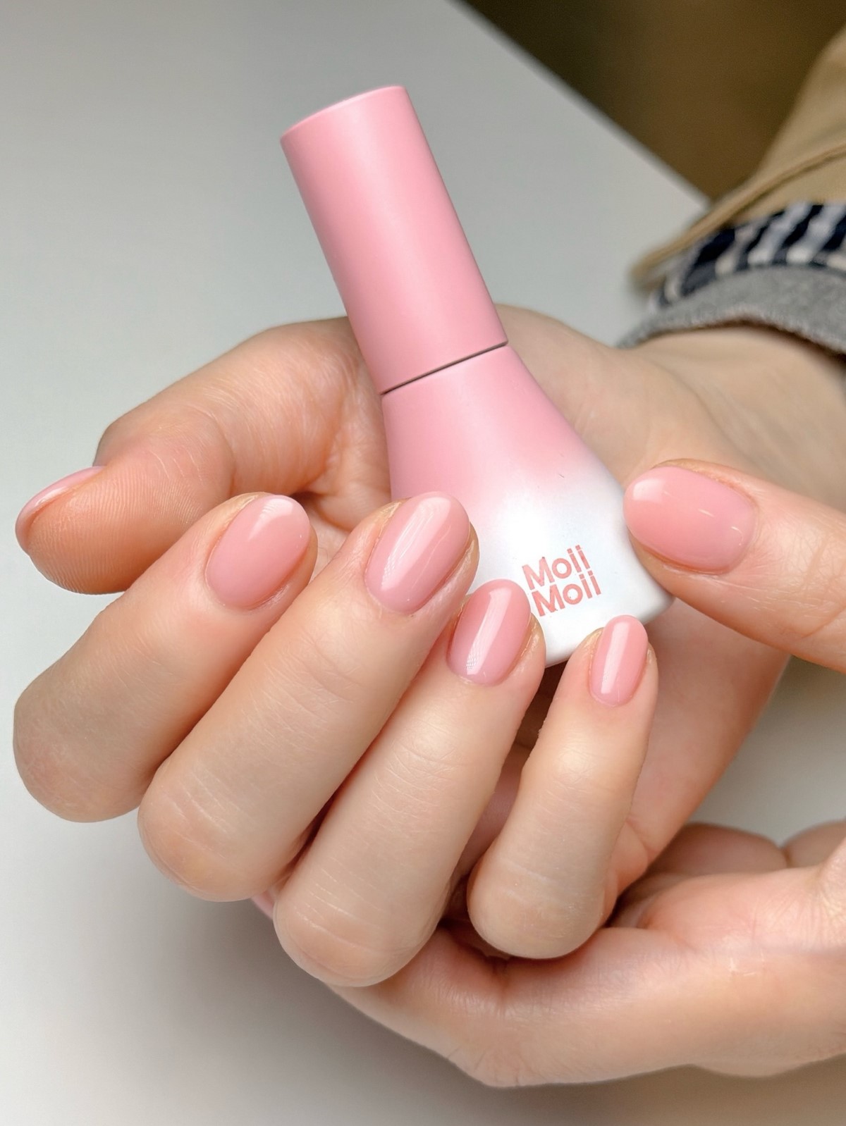 Светлый маникюр: 25 идей с чистым покрытием на ногтях