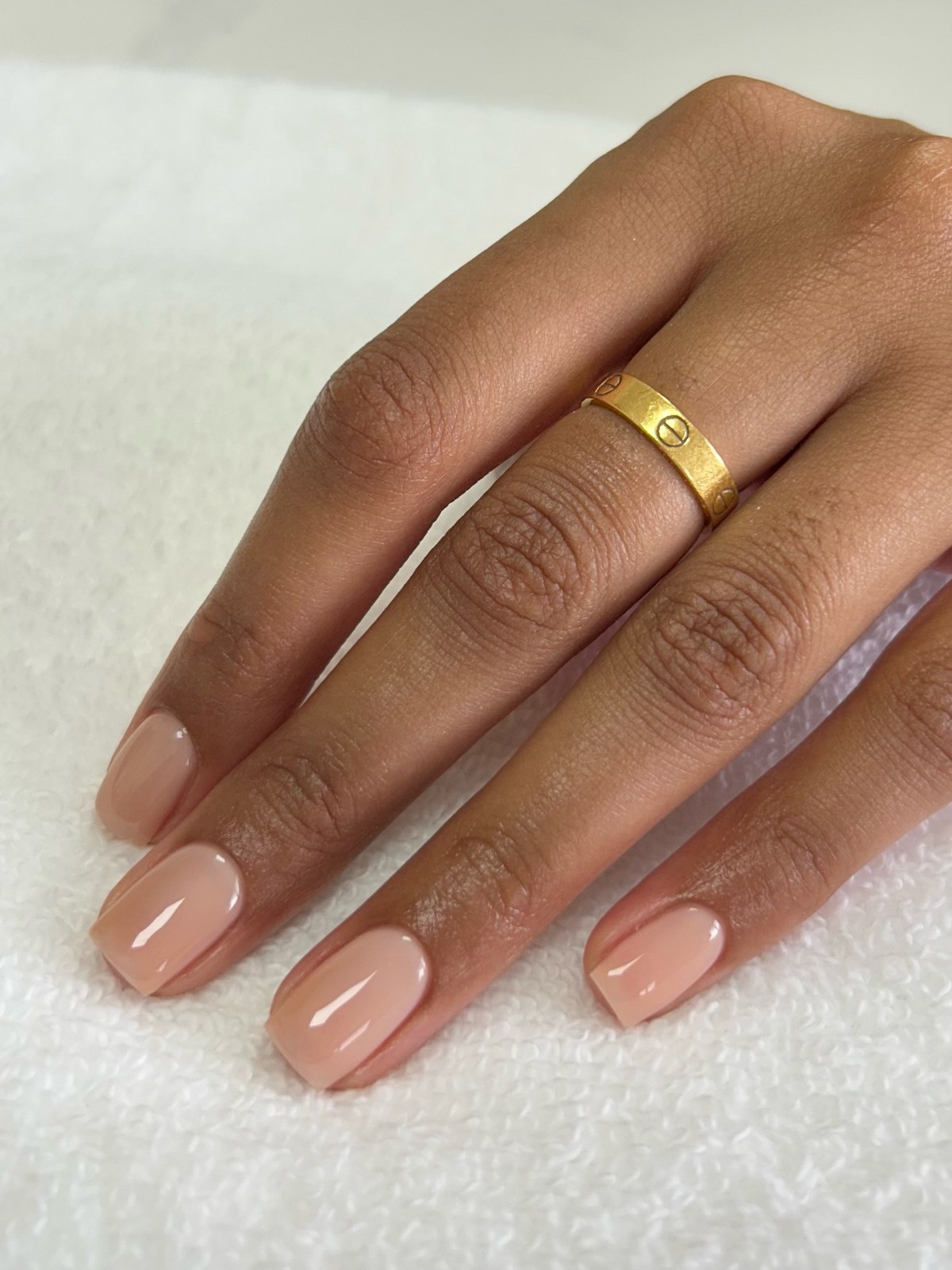 Маникюр, который резко набирает популярность и вытесняет привычные варианты