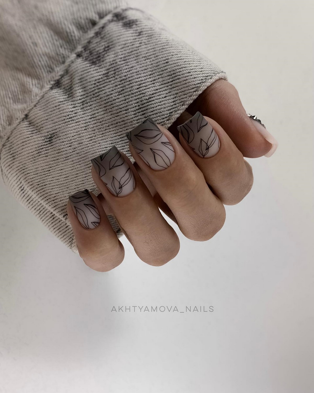 Маникюр, который выглядит дешево: 5 дизайнов, которые портят даже дорогой образ