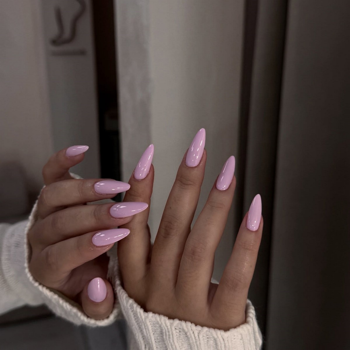 Светлый маникюр: 25 идей с чистым покрытием на ногтях