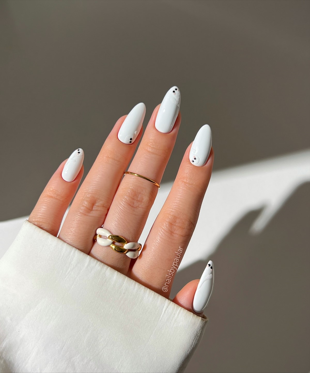 Маникюр, который резко набирает популярность и вытесняет привычные варианты