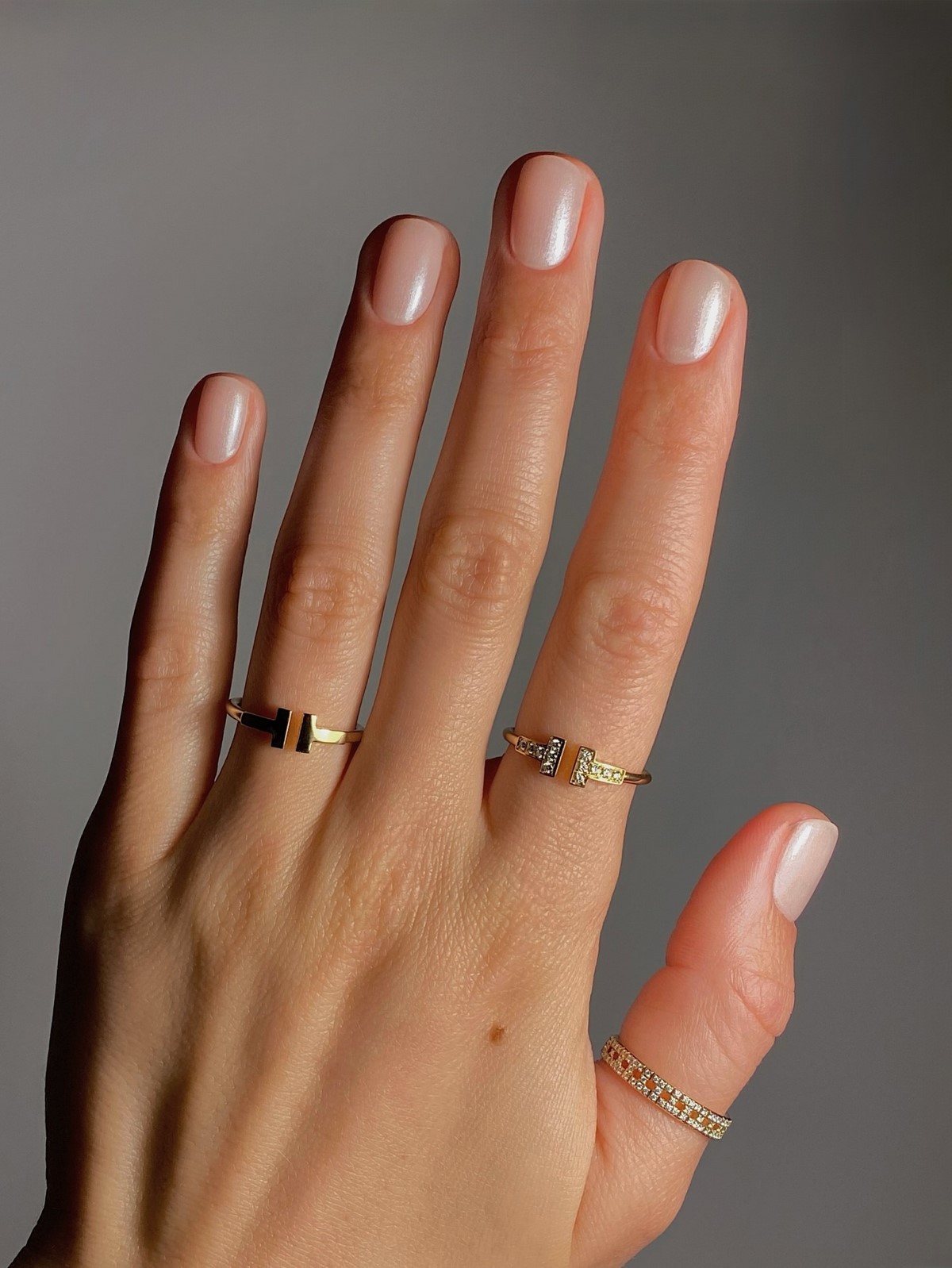 Светлый маникюр: 25 идей с чистым покрытием на ногтях