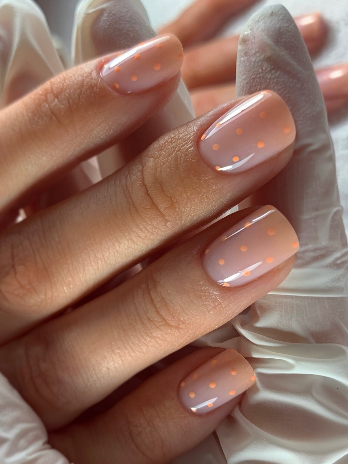 Маникюр, который резко набирает популярность и вытесняет привычные варианты