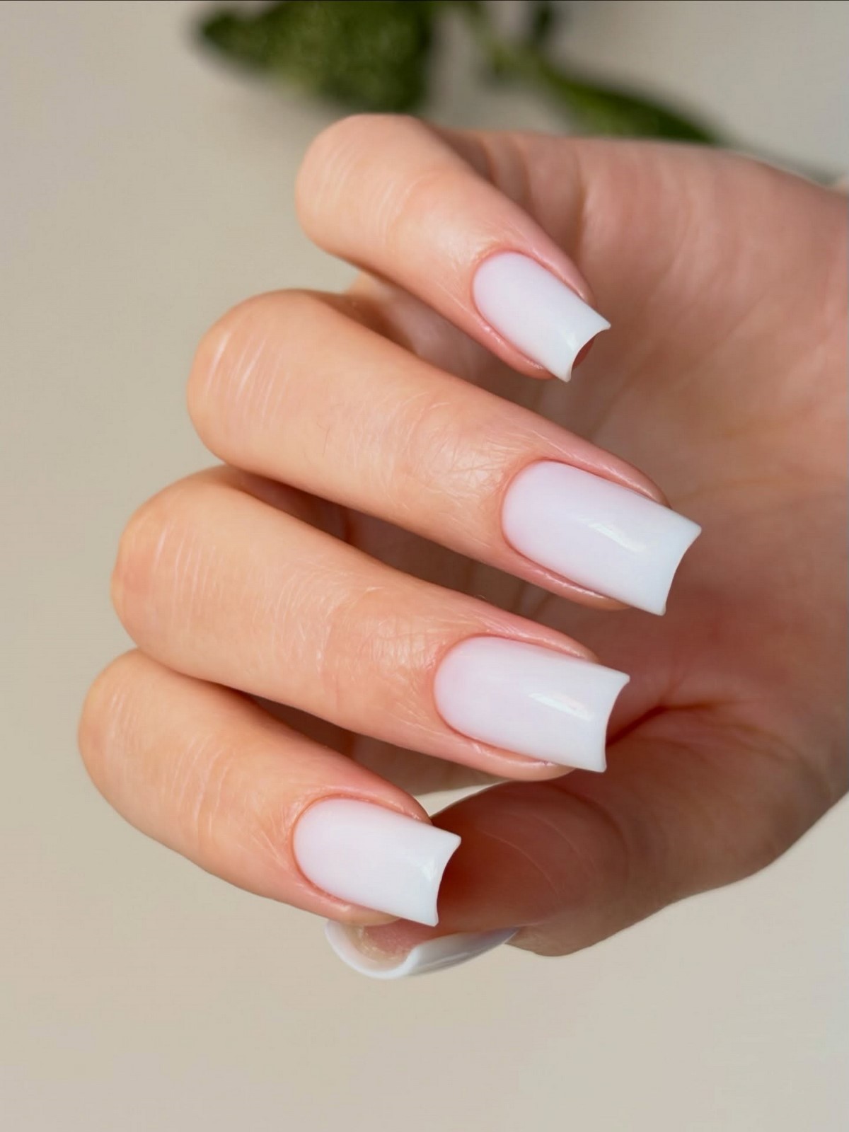 Маникюр, который резко набирает популярность и вытесняет привычные варианты