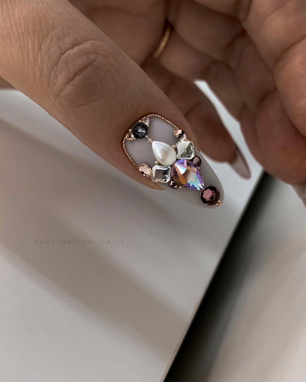 Маникюр, который выглядит дешево: 5 дизайнов, которые портят даже дорогой образ