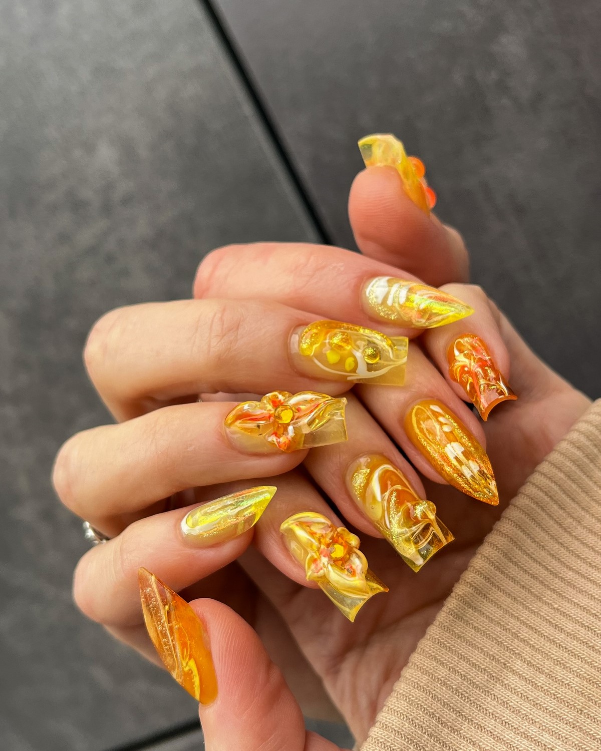 Маникюр, который выглядит дешево: 5 дизайнов, которые портят даже дорогой образ