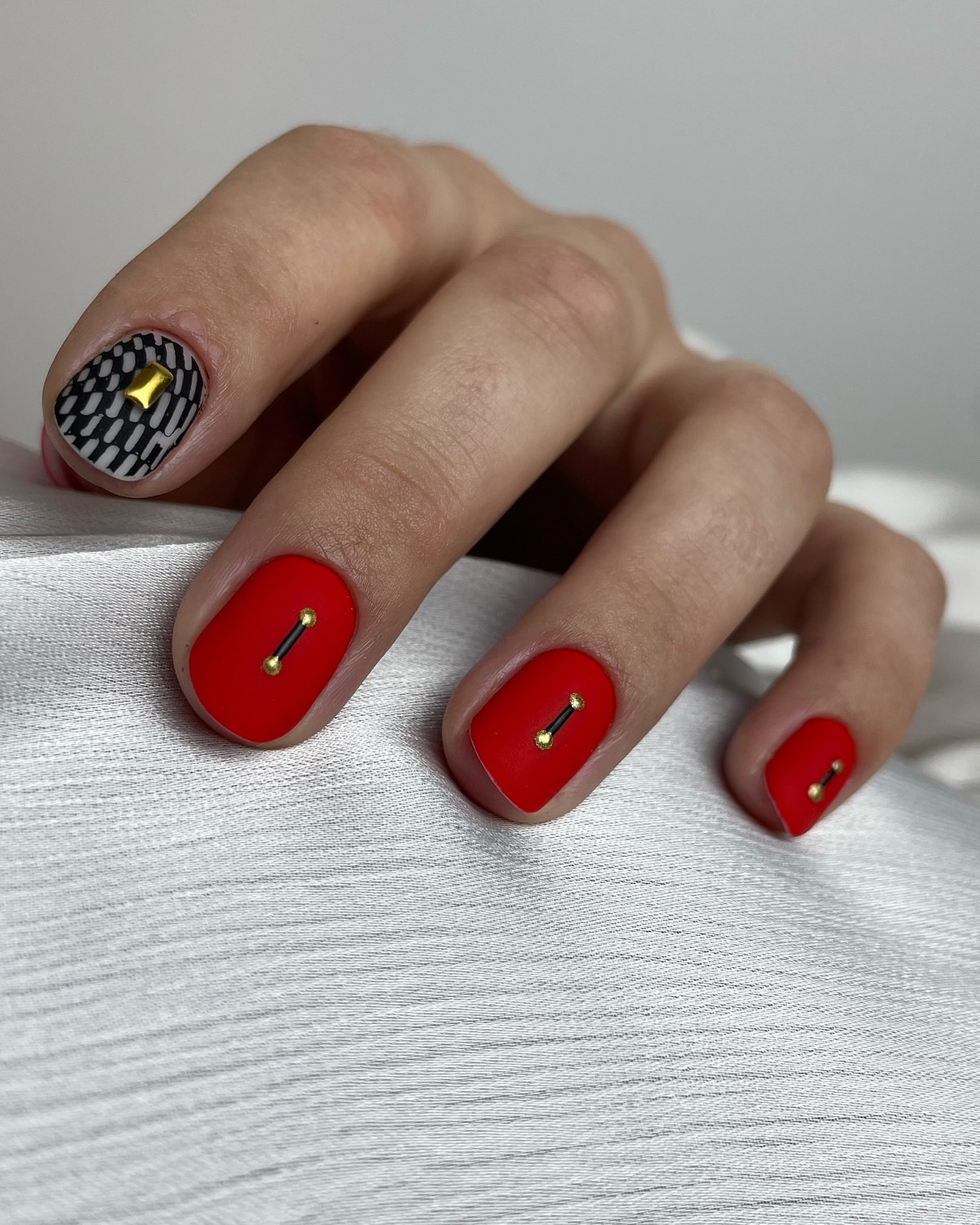 Маникюр, который выглядит дешево: 5 дизайнов, которые портят даже дорогой образ