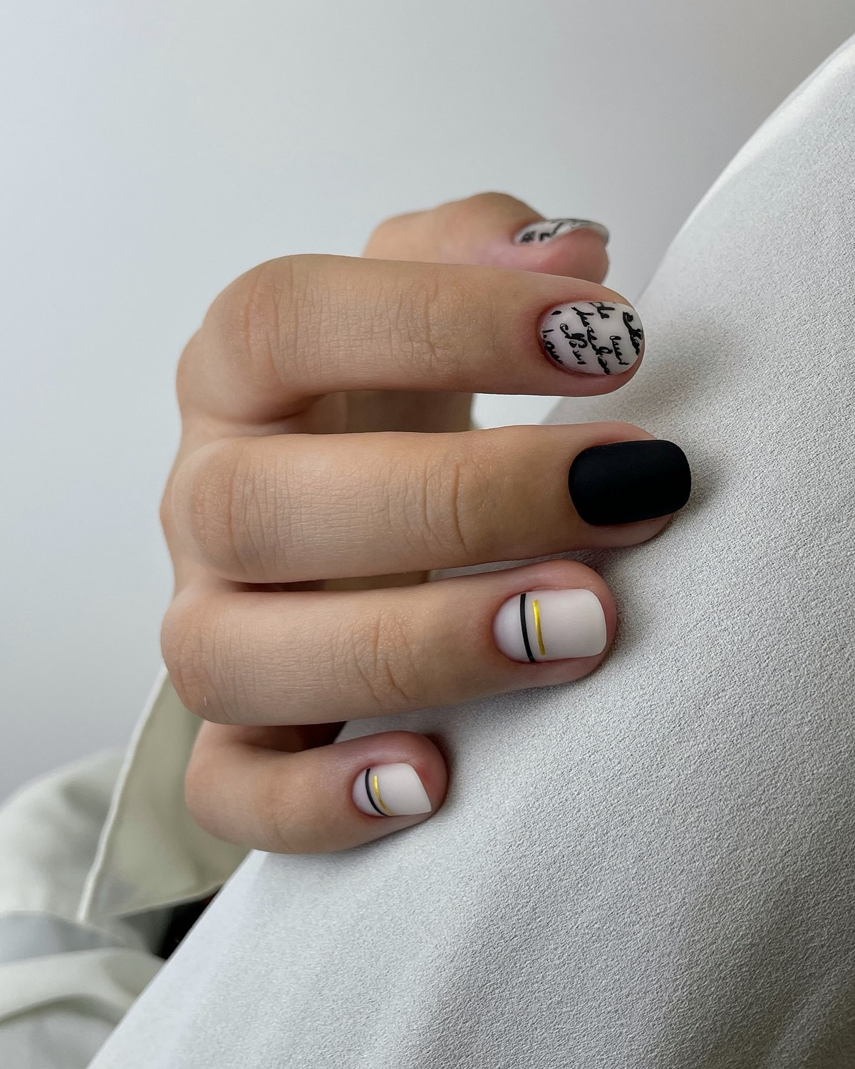 Маникюр, который выглядит дешево: 5 дизайнов, которые портят даже дорогой образ