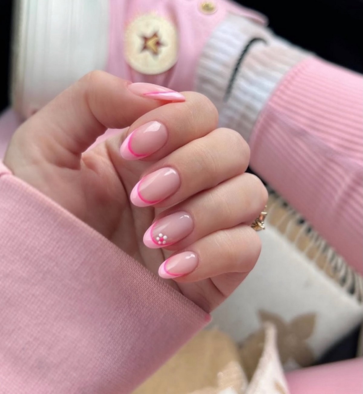 Маникюр с одной деталью: акцент без лишнего дизайна