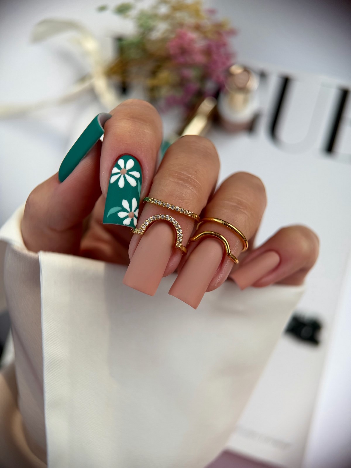 Маникюр с одной деталью: акцент без лишнего дизайна