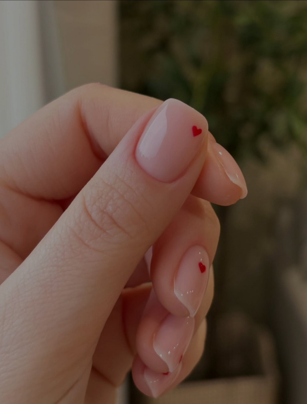 Маникюр с одной деталью: акцент без лишнего дизайна