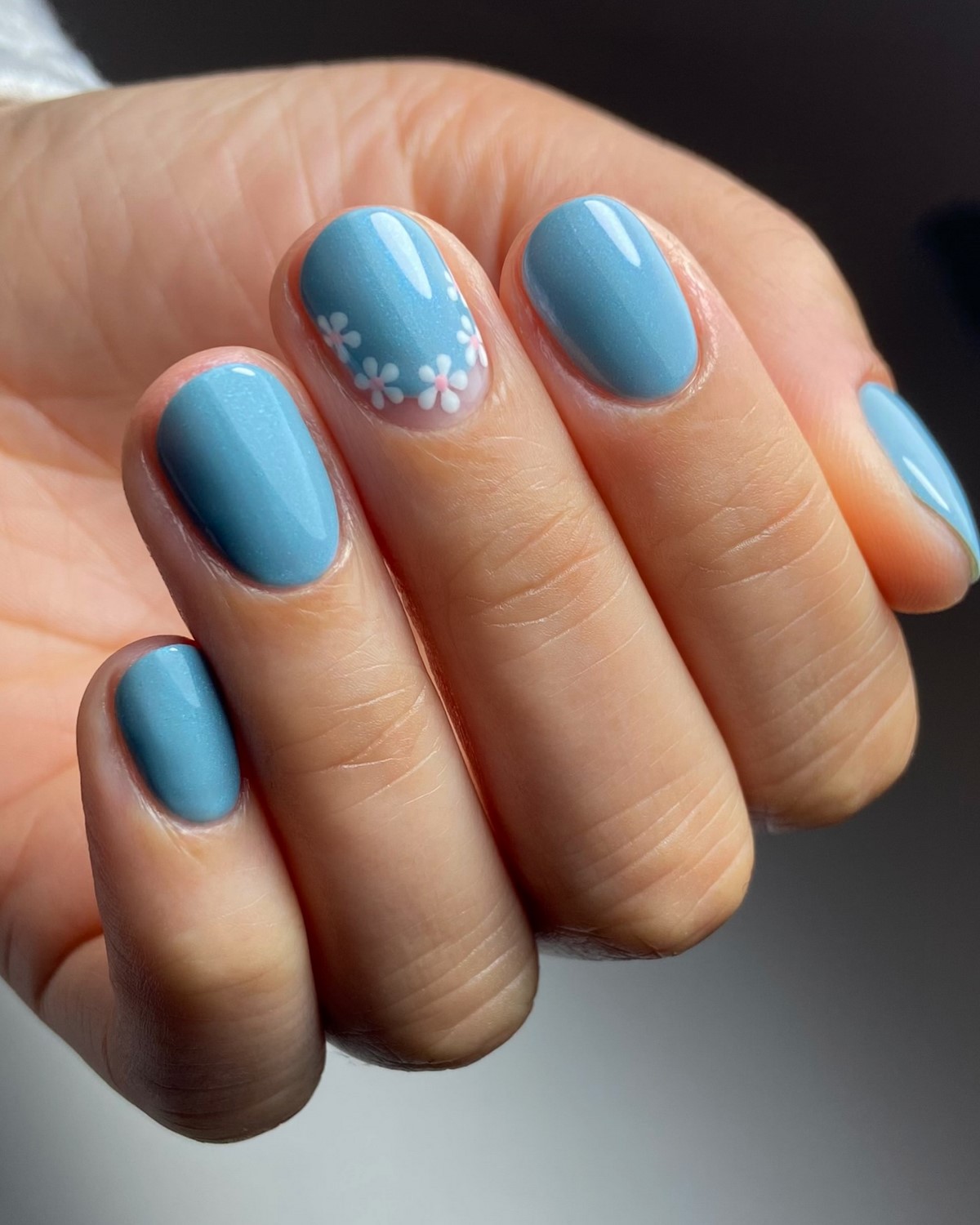 Маникюр с одной деталью: акцент без лишнего дизайна