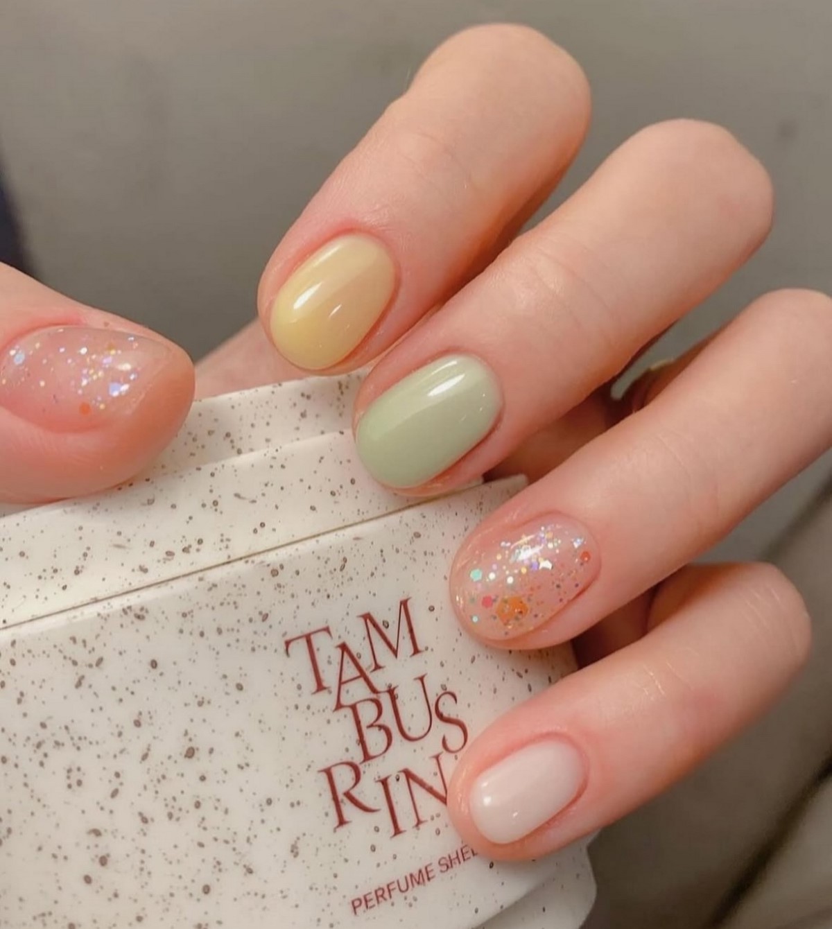 Маникюр с одной деталью: акцент без лишнего дизайна