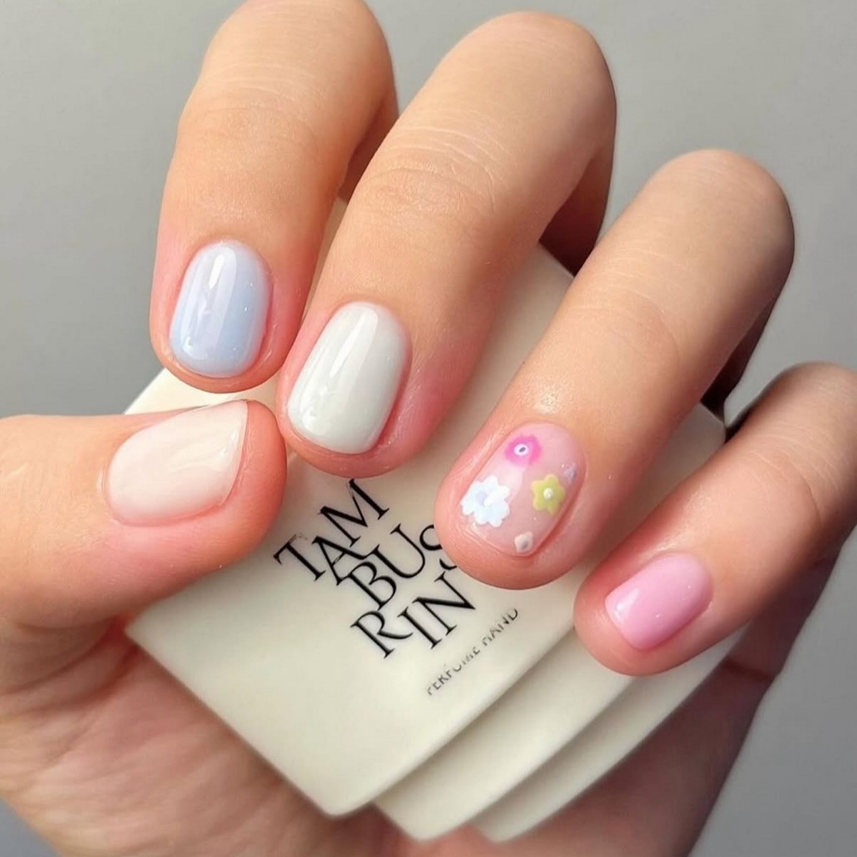 Маникюр с одной деталью: акцент без лишнего дизайна