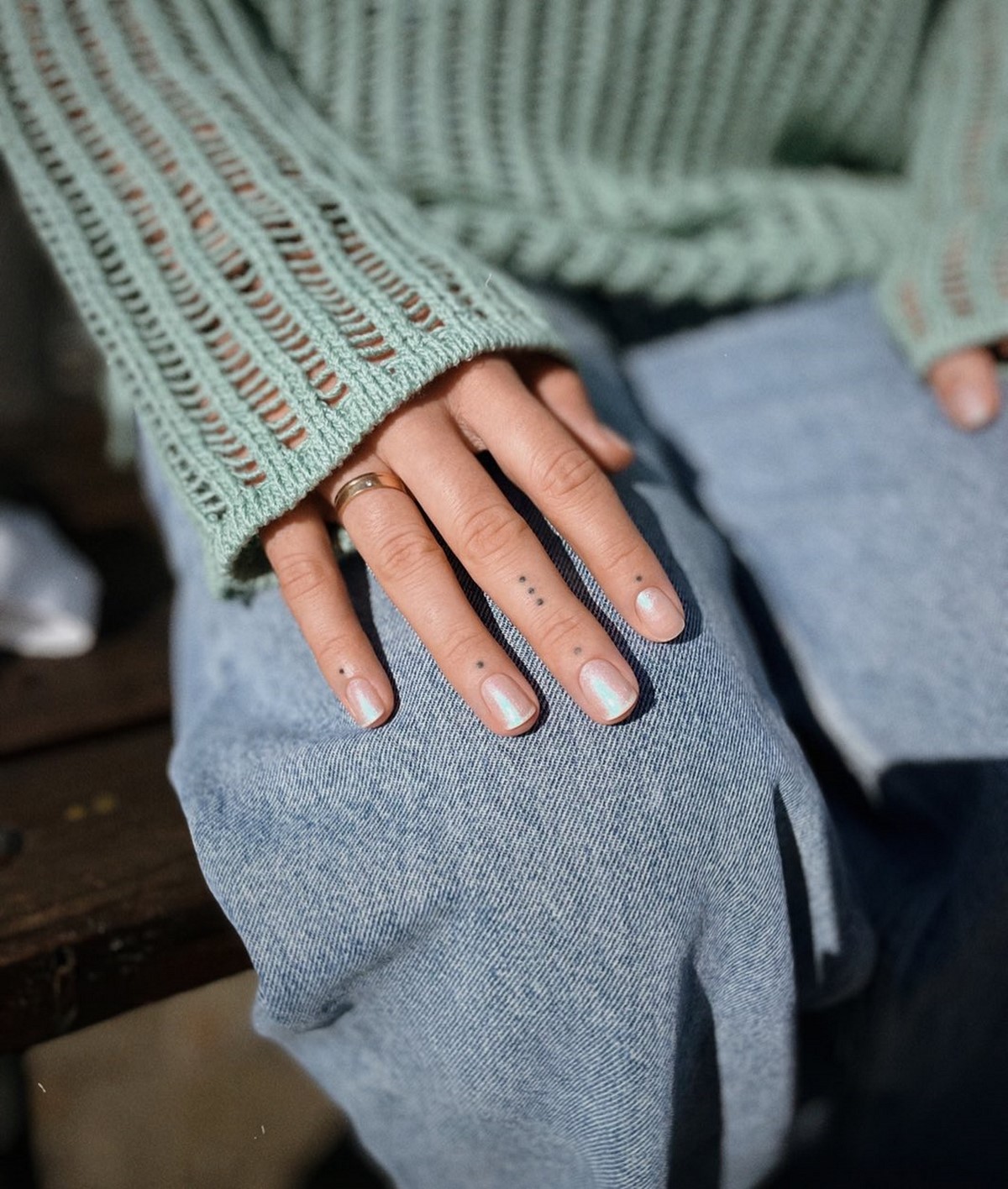 Ногти без дизайна: чистое покрытие и легкий вид на руках