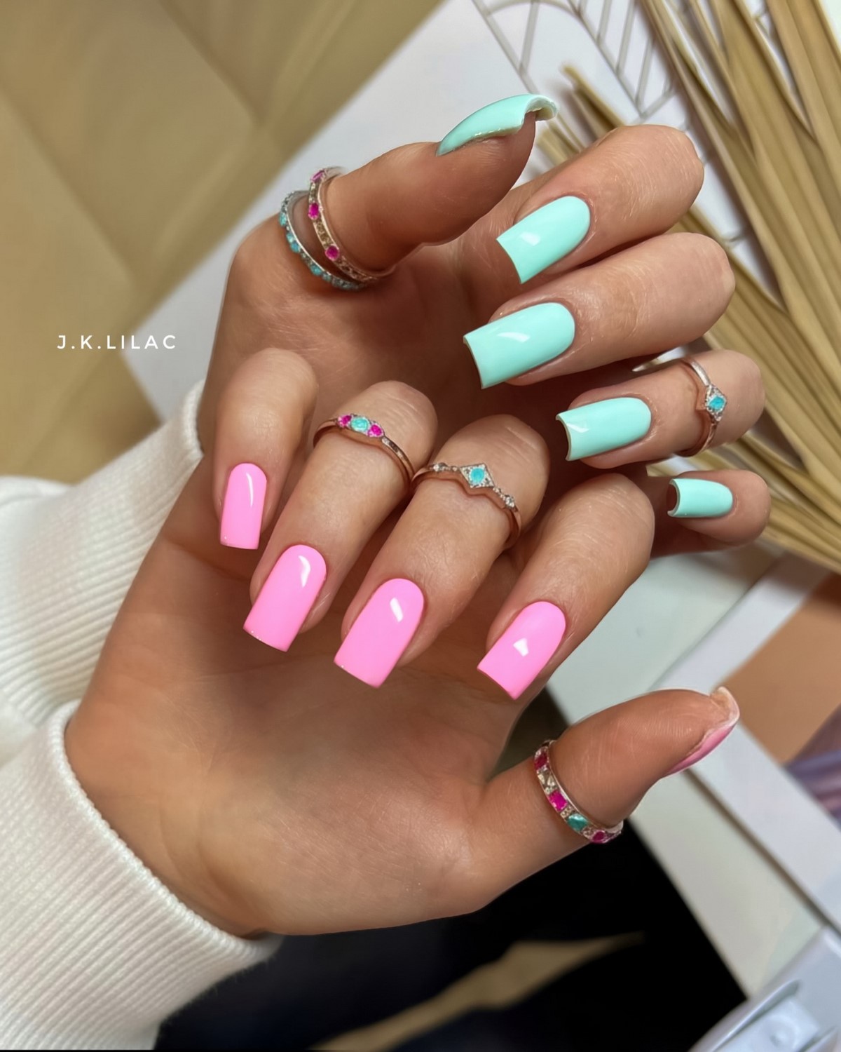 Один цвет или сочетание: какой маникюр выглядит чище в 2026