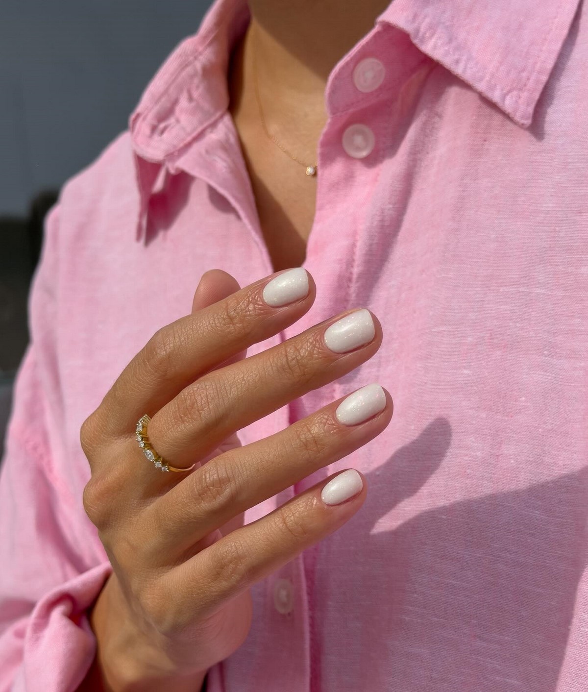 Один цвет или сочетание: какой маникюр выглядит чище в 2026