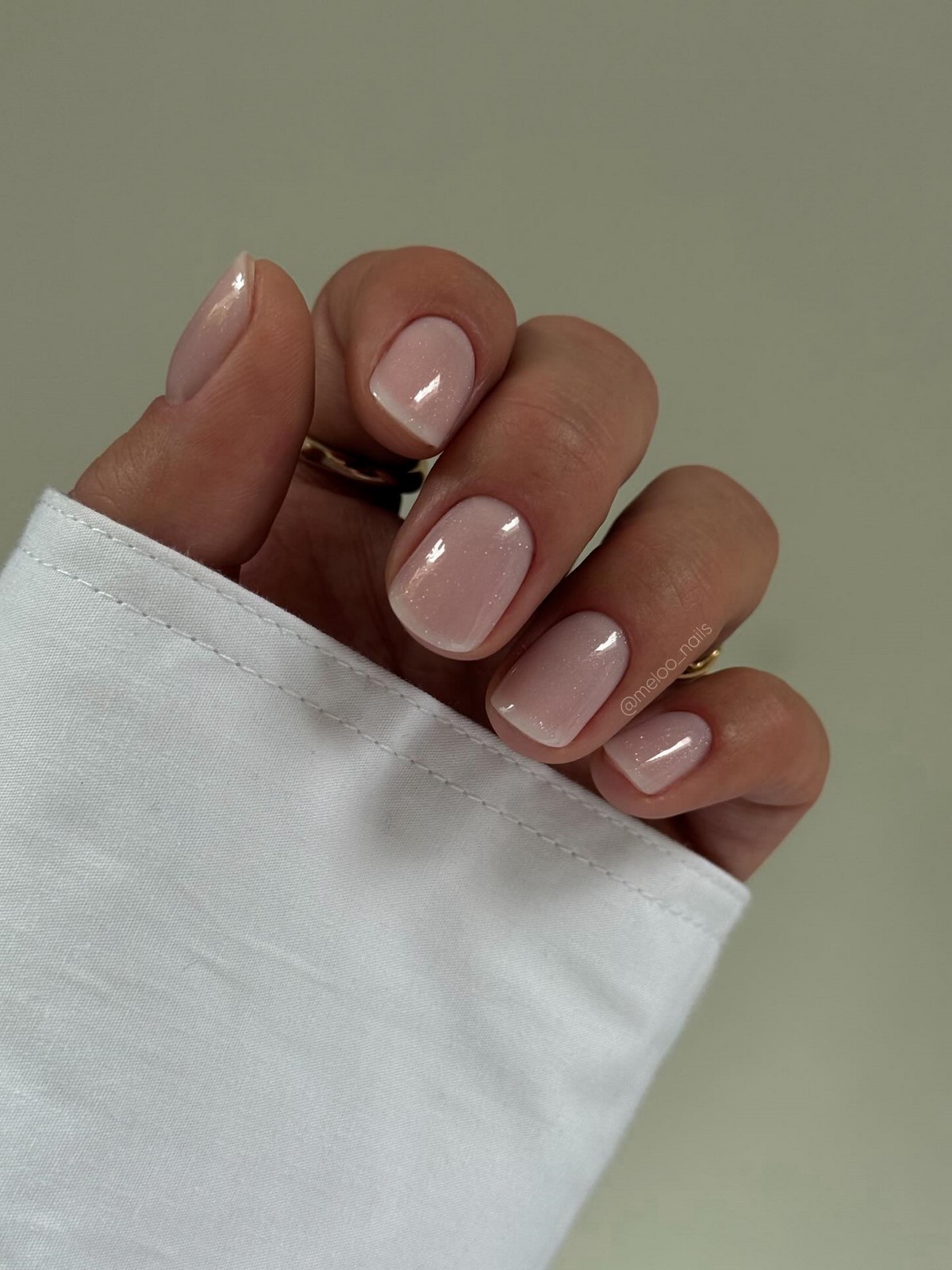 Один цвет или сочетание: какой маникюр выглядит чище в 2026