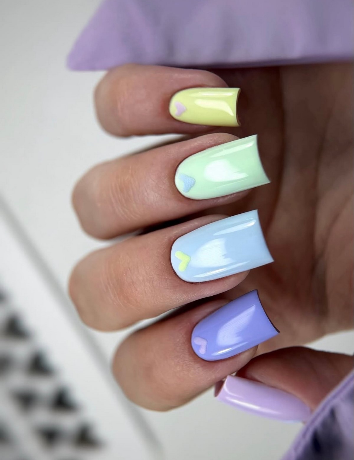 Один цвет или сочетание: какой маникюр выглядит чище в 2026