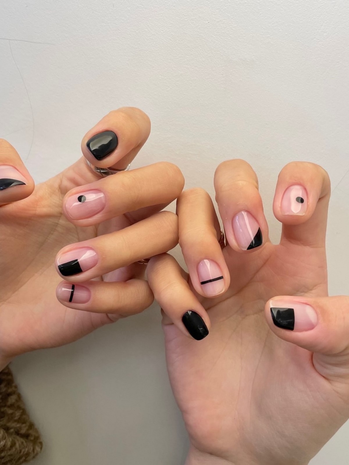 Черный graphic negative space с прозрачной базой